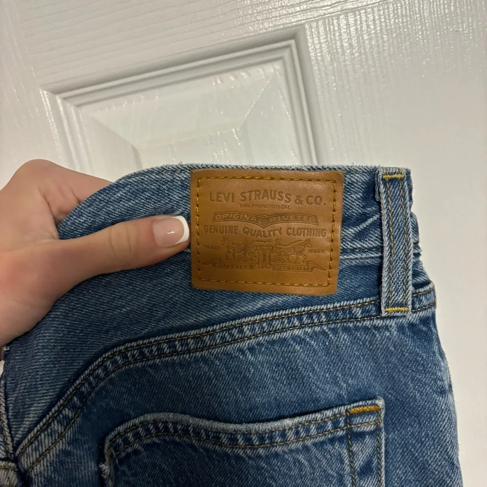 Levi's Women's Light Blue Straight Leg Jeans - Picture 5 of 7